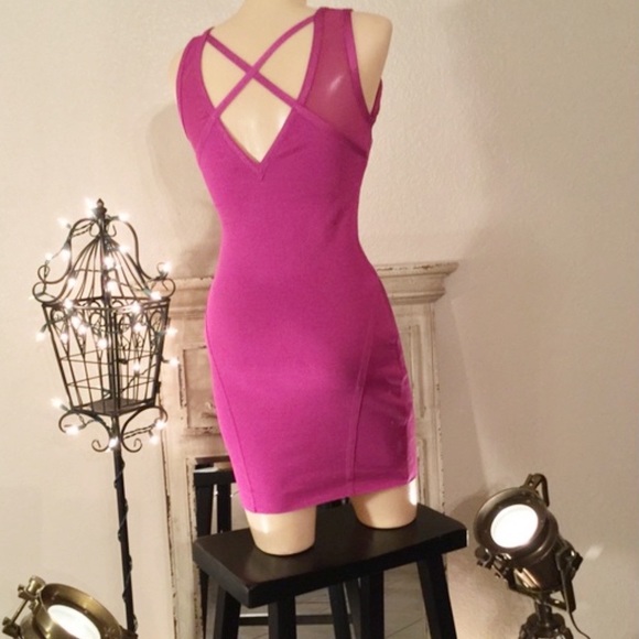 FUSCIA BODY-CON BANDAGE STYLE COCKTAIL DRESS - Picture 6 of 6